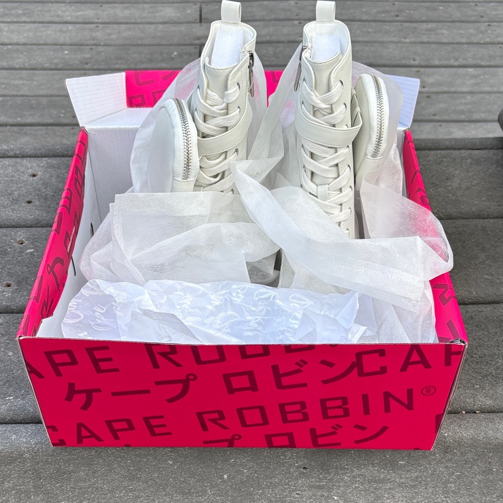 NWT Cape Robbin Women White Monalisa Combat Boots, Zippers, Pocket, Size 11 - Picture 14 of 17